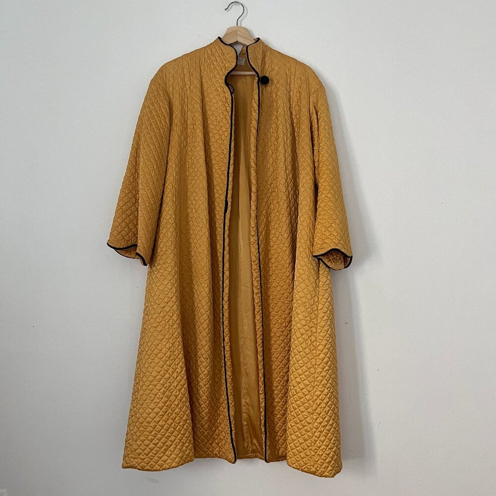 Vintage Golden Quilted Robe - Picture 2 of 9